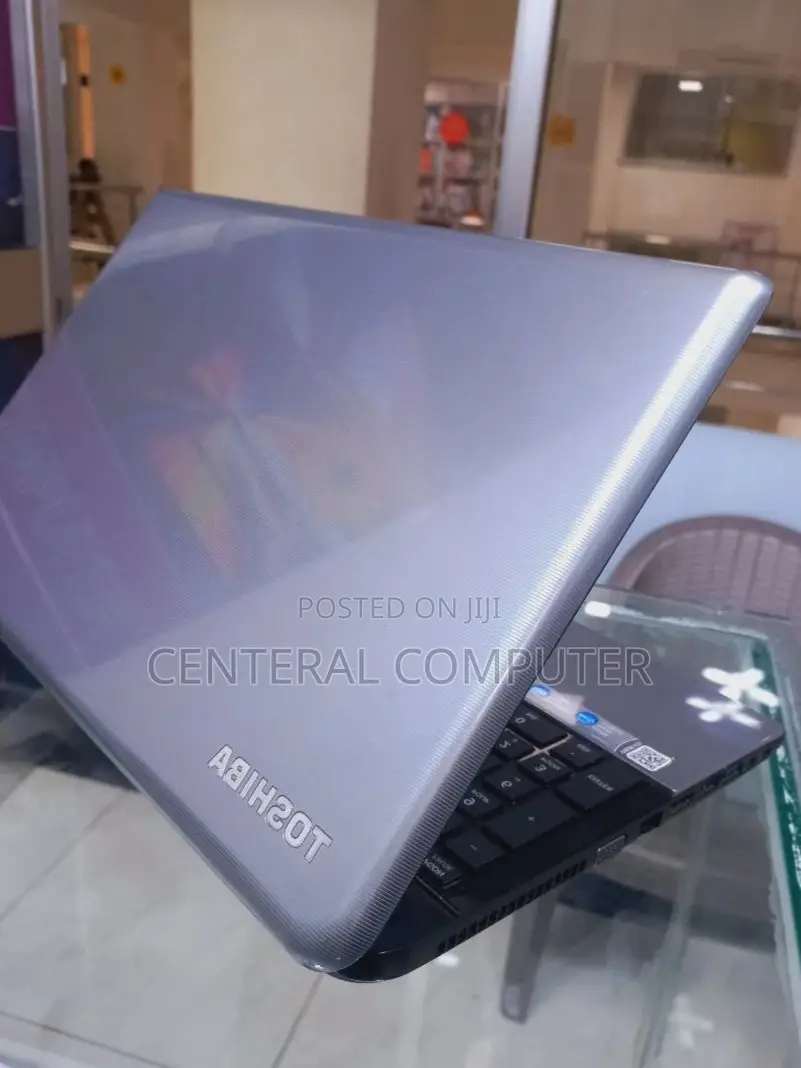 Laptop Toshiba Satellite C55 8GB Intel Core I3 HDD 750GB