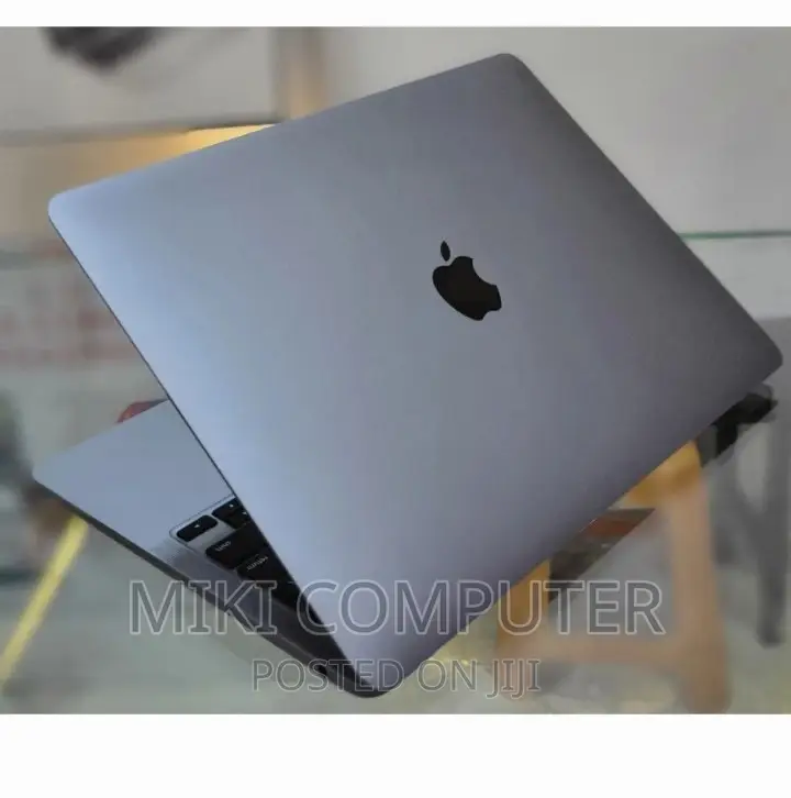 New Laptop Apple MacBook Pro M1 8GB Intel SSD 256GB