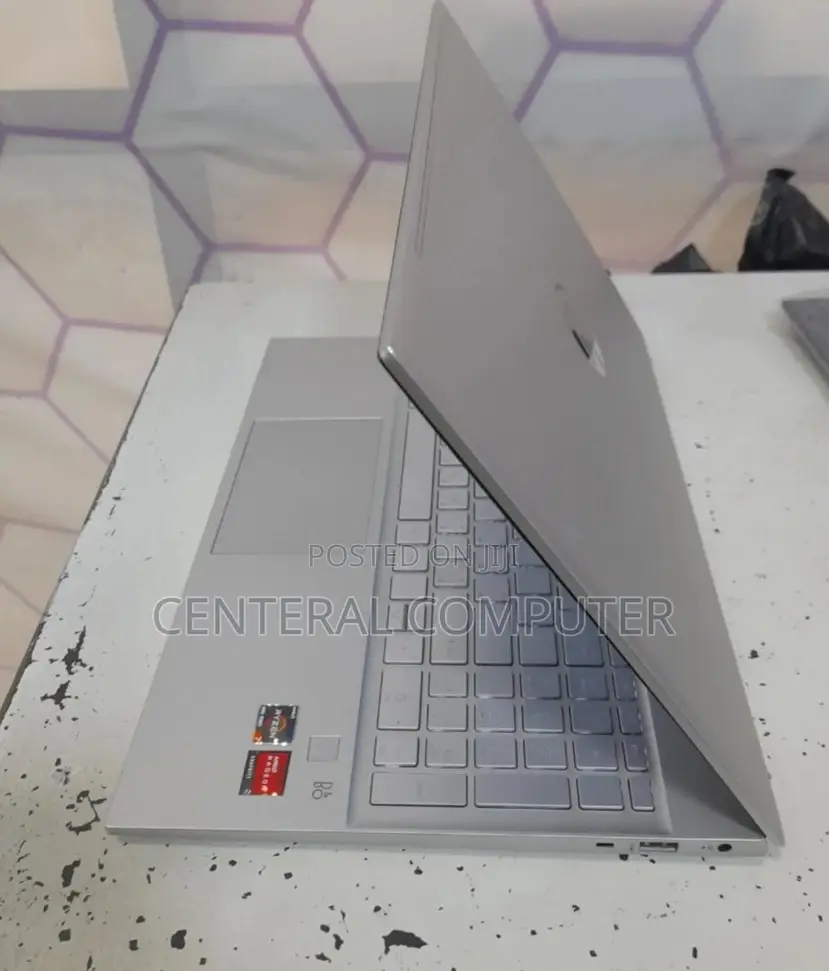 New Laptop HP Pavilion 13 16GB AMD Ryzen 7 SSD 512GB
