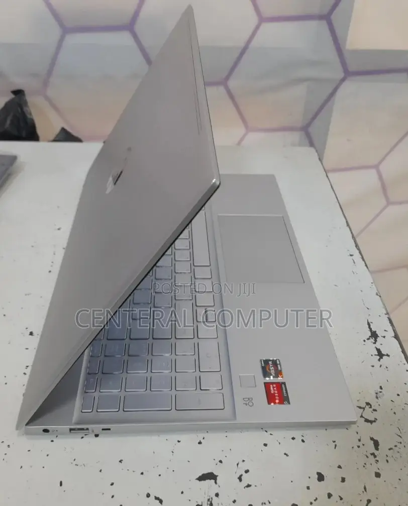 New Laptop HP Pavilion 13 16GB AMD Ryzen 7 SSD 512GB