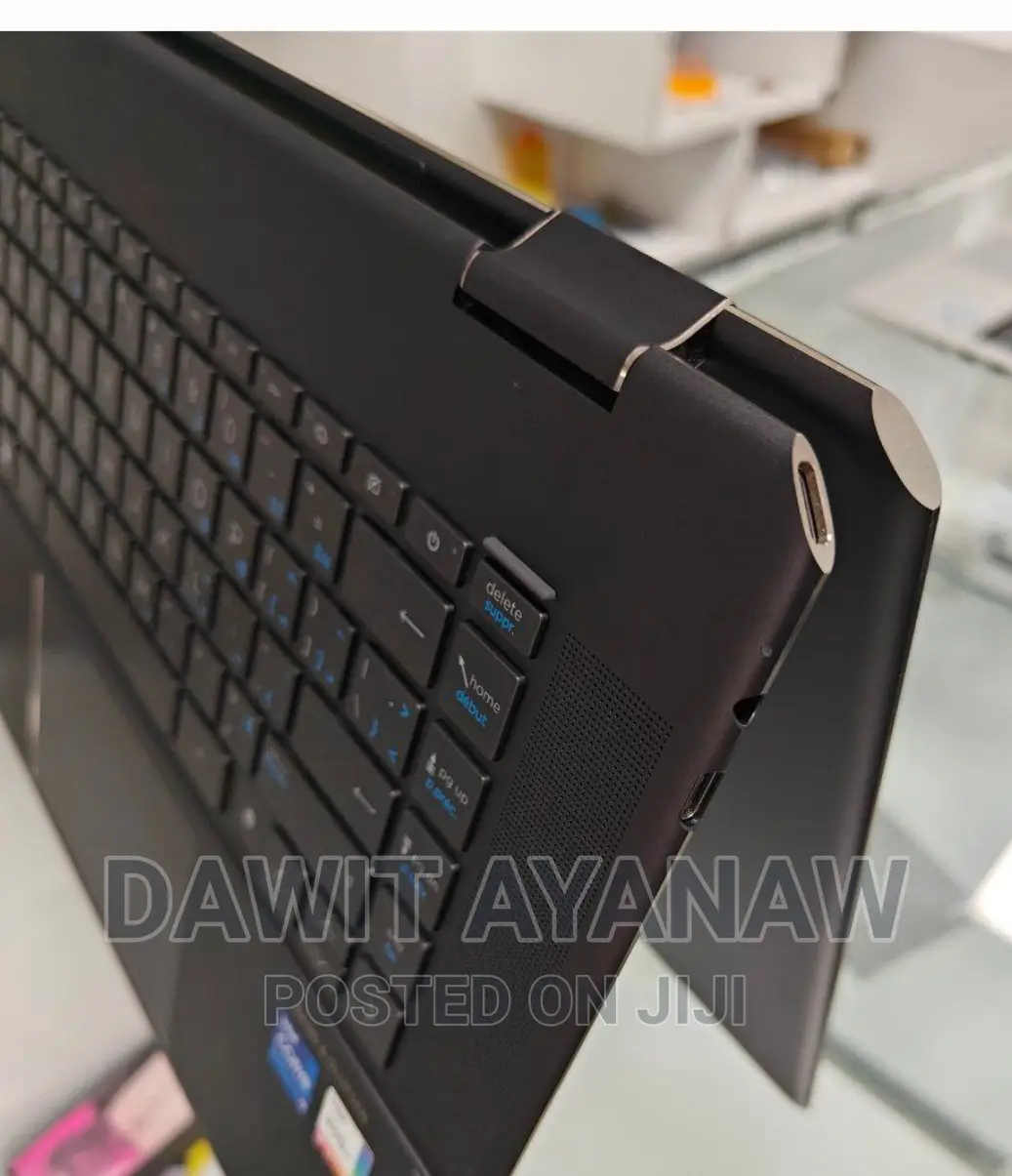 New Laptop HP Spectra 13 16GB Intel Core I7 SSD 1T