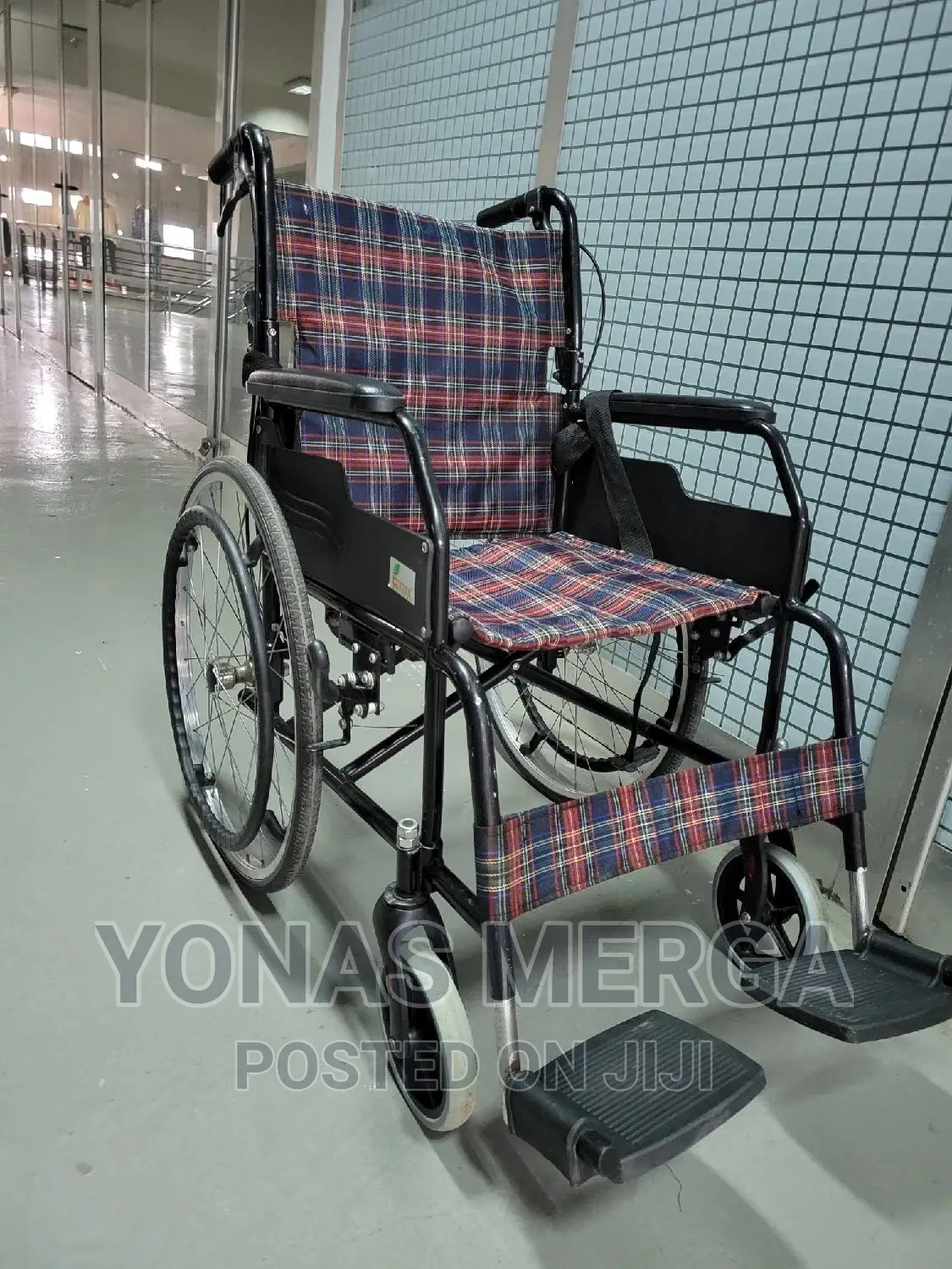 Basic Aluminum Wheelchair With 18 Seat Width