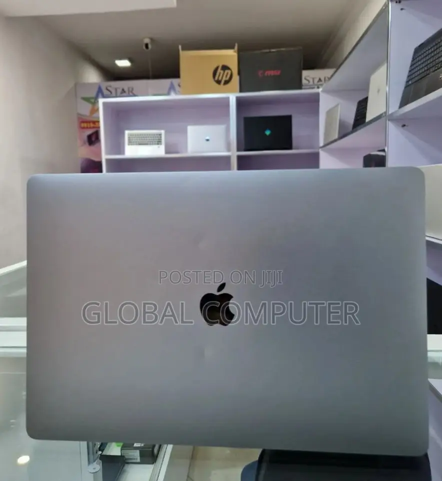 New Laptop Apple MacBook Pro 2018 16GB Intel Core I7 SSD 512GB