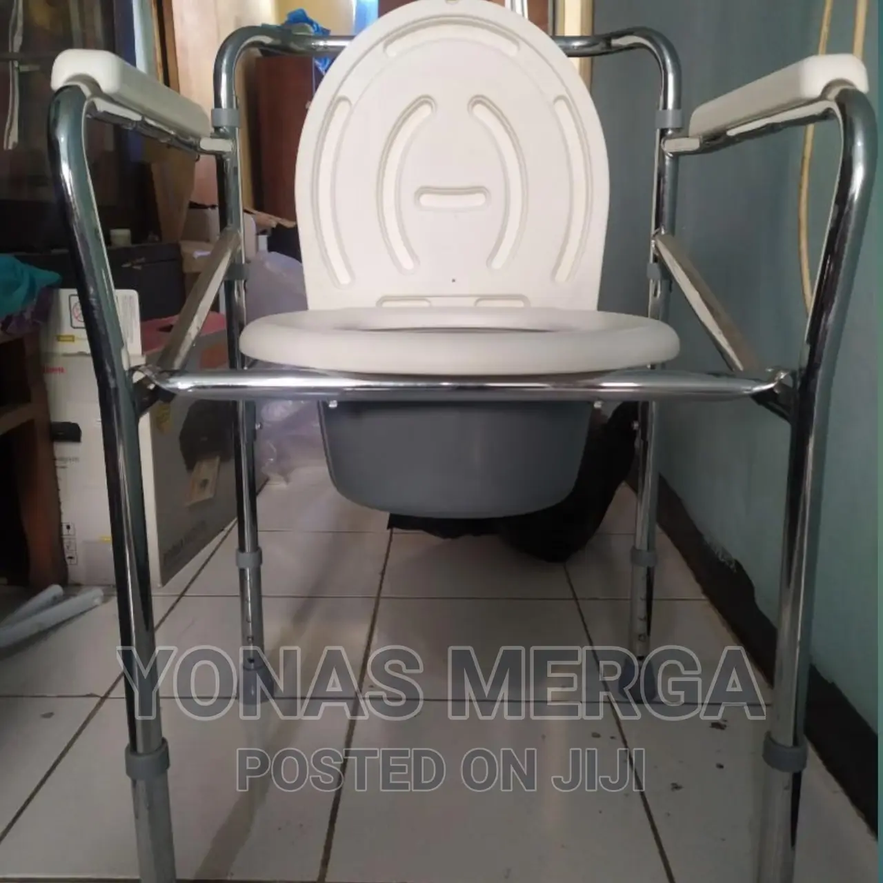 Commode Chair With Easy Storage Detachable Seat and Cover
