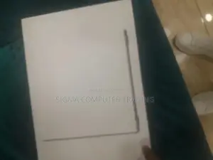 Photo - New Laptop Apple MacBook Air 2022 M2 8GB Apple M2 SSD 256GB