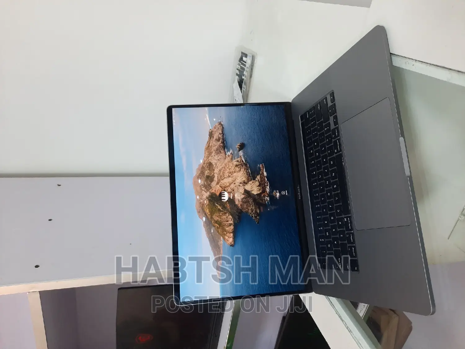 New Laptop Apple MacBook Pro 2019 16GB Intel Core I7 SSD 512GB