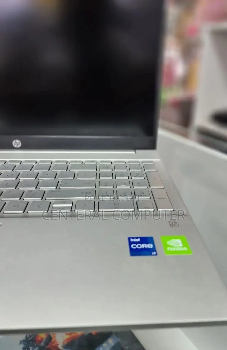 New Laptop HP Pavilion 17 16GB Intel Core I7 SSD 512GB