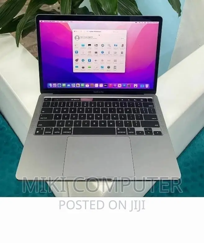 New Laptop Apple MacBook Pro 2020 M1 8GB SSD 256GB