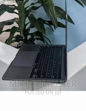 New Laptop Apple MacBook Pro M1 8GB Intel Core i7 SSD 256GB