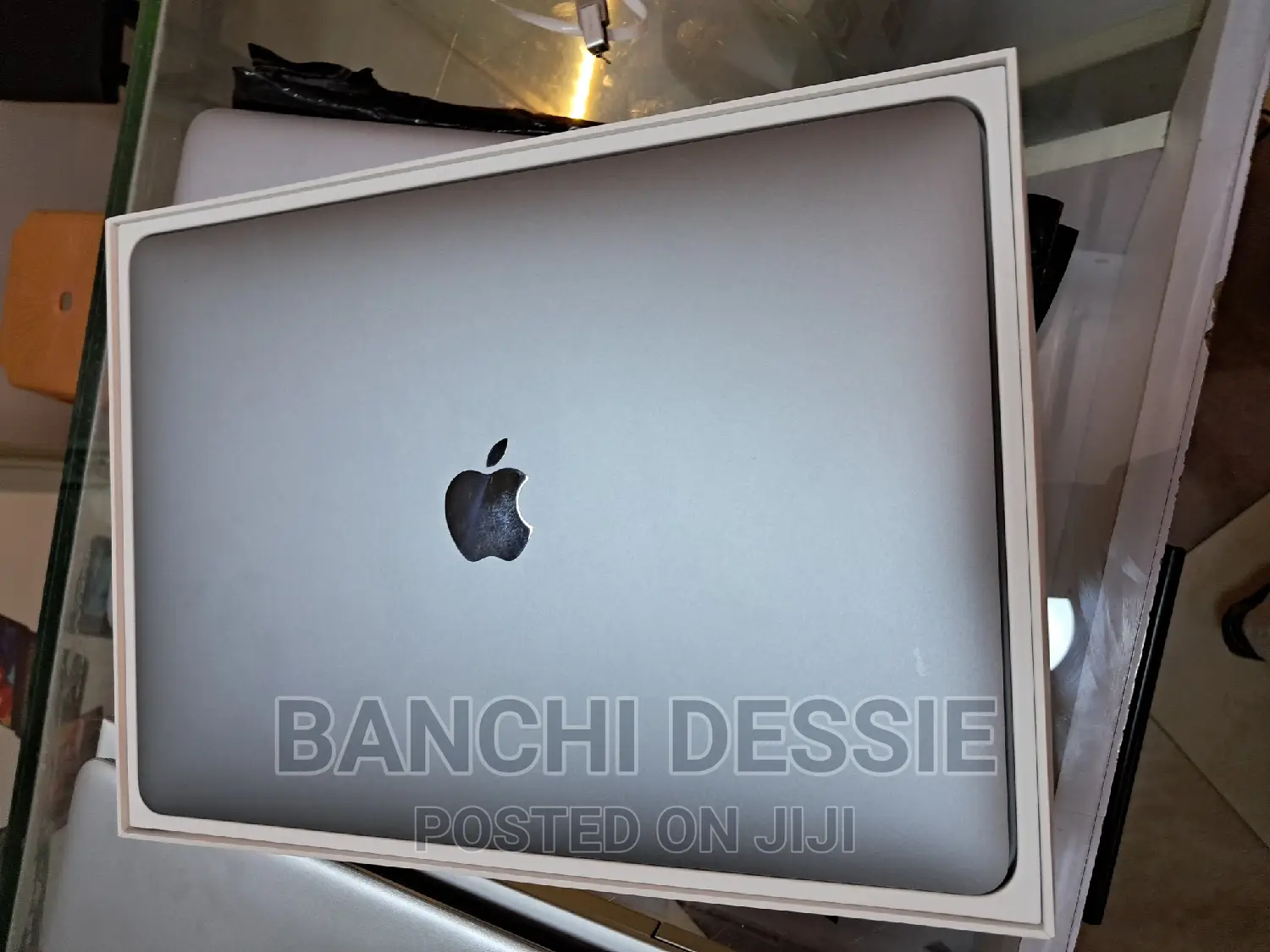 New Laptop Apple MacBook 2018 8GB Intel Core I5 SSD 256GB