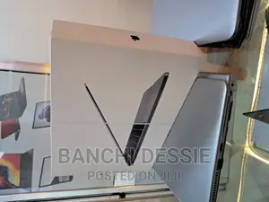 New Laptop Apple MacBook 2018 8GB Intel Core I5 SSD 256GB