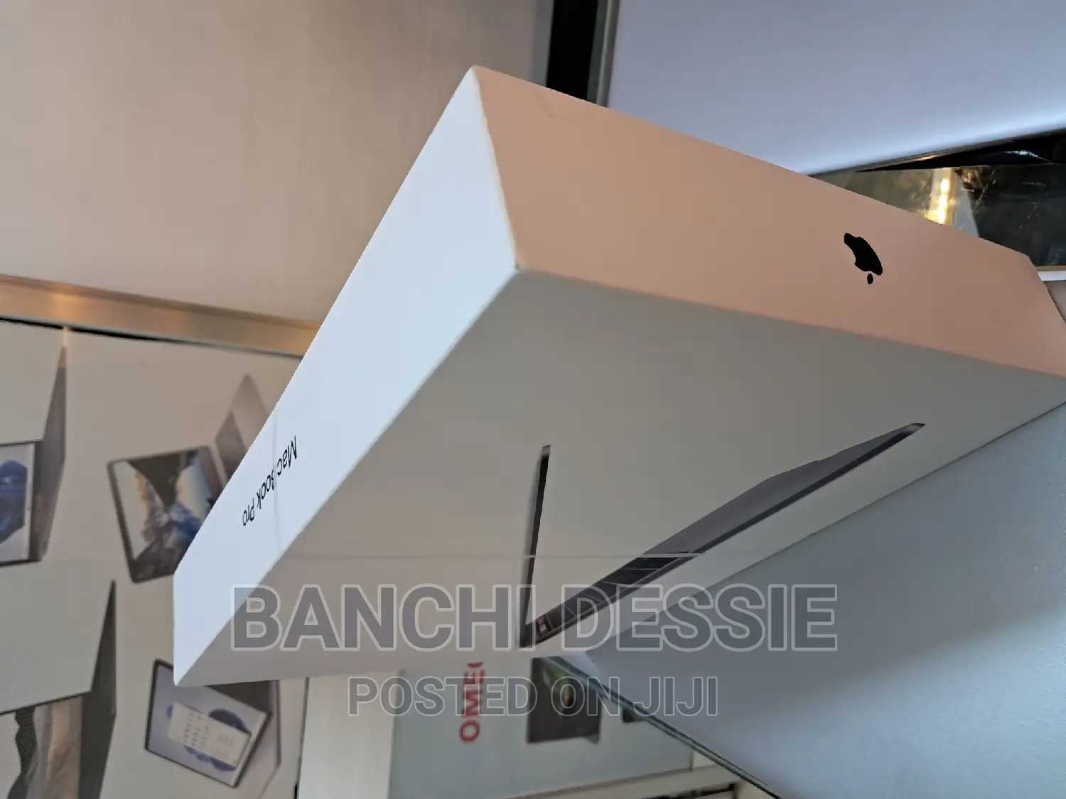 New Laptop Apple MacBook 2018 8GB Intel Core I5 SSD 256GB