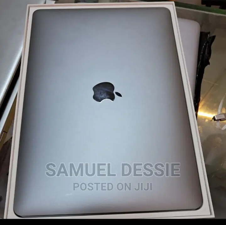 New Laptop Apple MacBook Pro 2018 8GB Intel Core I5 SSD 256GB
