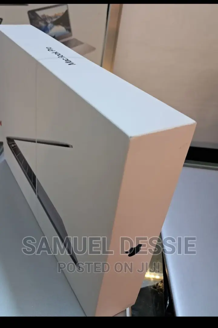 New Laptop Apple MacBook Pro 2018 8GB Intel Core I5 SSD 256GB