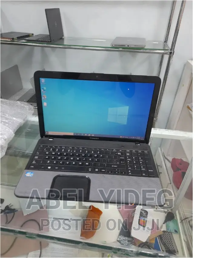 Laptop Toshiba Satellite C855 4GB Intel Core I3 HDD 500GB