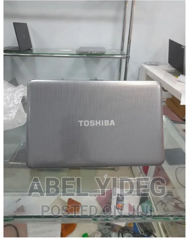 Laptop Toshiba Satellite C855 4GB Intel Core I3 HDD 500GB