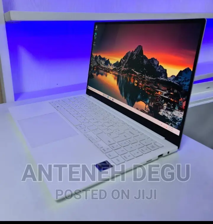 New Laptop Samsung Galaxy Book 2 16GB Intel Core I7 SSD 512GB