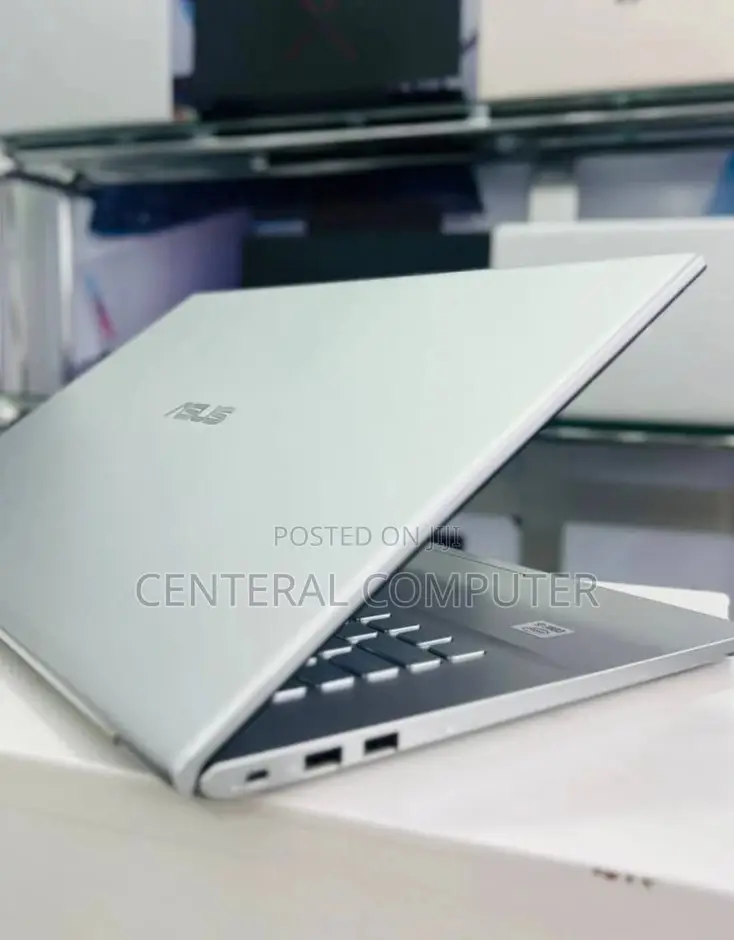 New Laptop Asus VivoBook E12 E203NAH 12GB Intel Core I5 SSD 1T