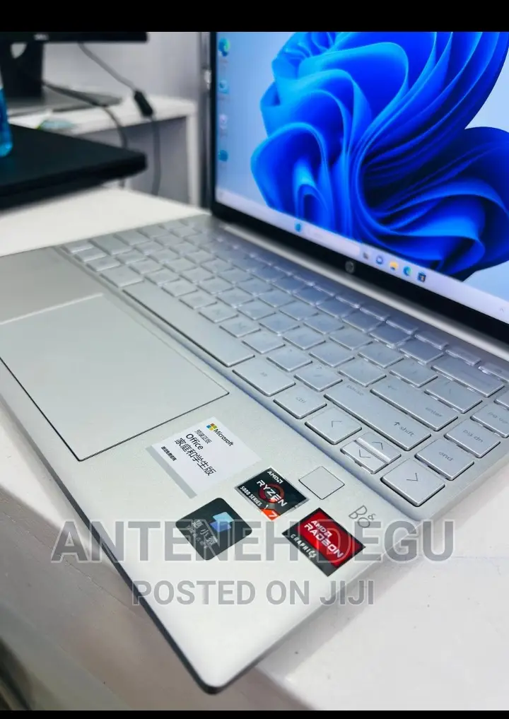 New Laptop HP 16GB AMD Ryzen 7 SSD 512GB