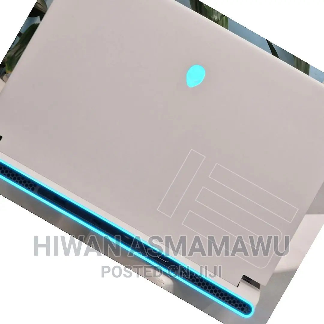 New Laptop Alienware M17x R2 16GB Intel Core I7 SSD 1T