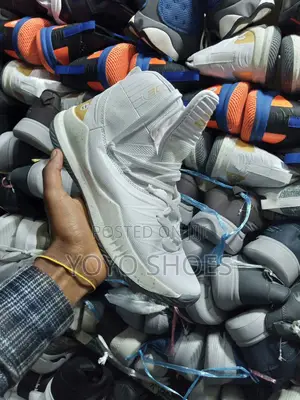 Under Armour Curry's 5