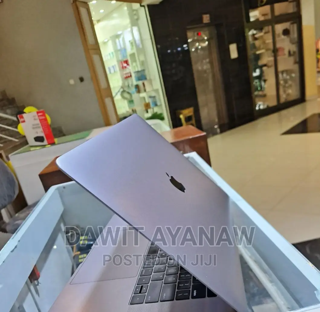 New Laptop Apple MacBook Pro 2017 16GB Intel Core I7 SSD 512GB