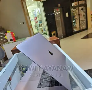 New Laptop Apple MacBook Pro 2017 16GB Intel Core I7 SSD 512GB