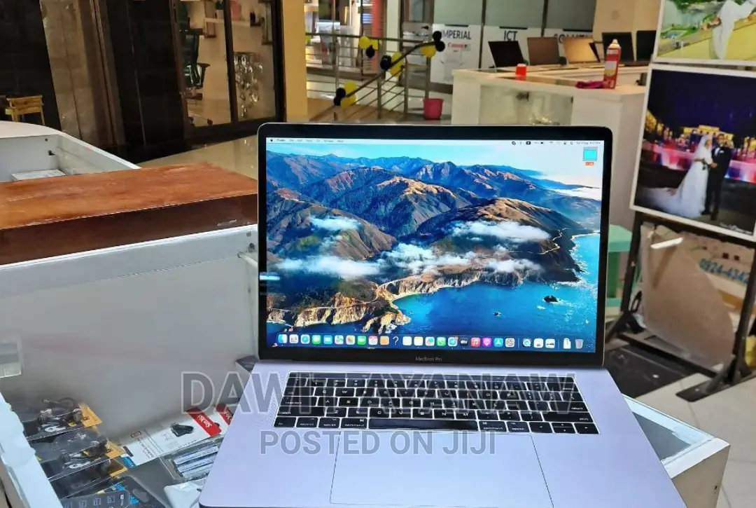 New Laptop Apple MacBook Pro 2017 16GB Intel Core I7 SSD 512GB