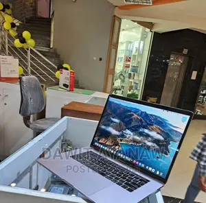 New Laptop Apple MacBook Pro 2017 16GB Intel Core I7 SSD 512GB