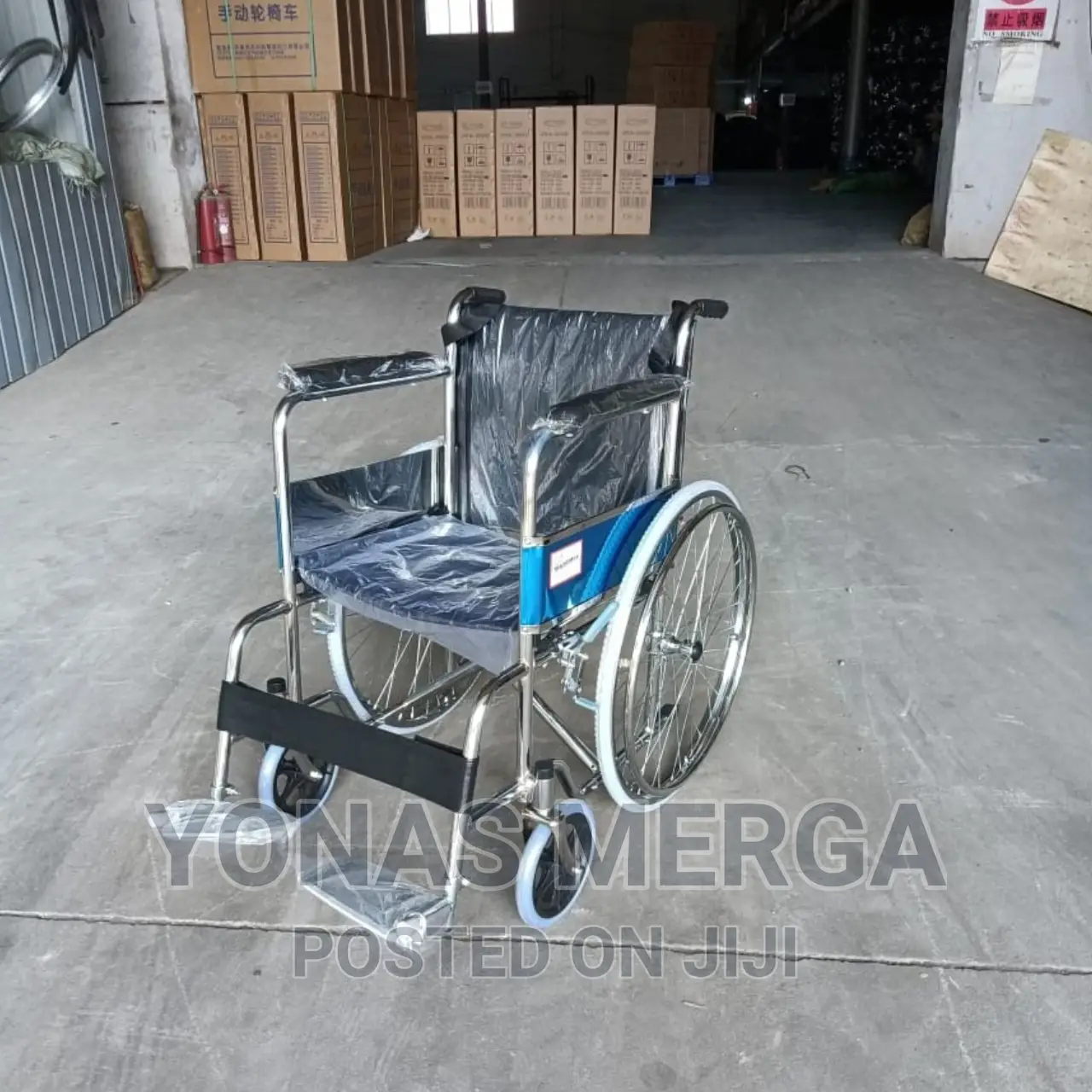 Hand Push Adult Wheelchaircolour: Black