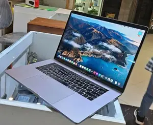 Photo - New Laptop Apple MacBook Pro 2017 16GB Intel Core I7 SSD 512GB