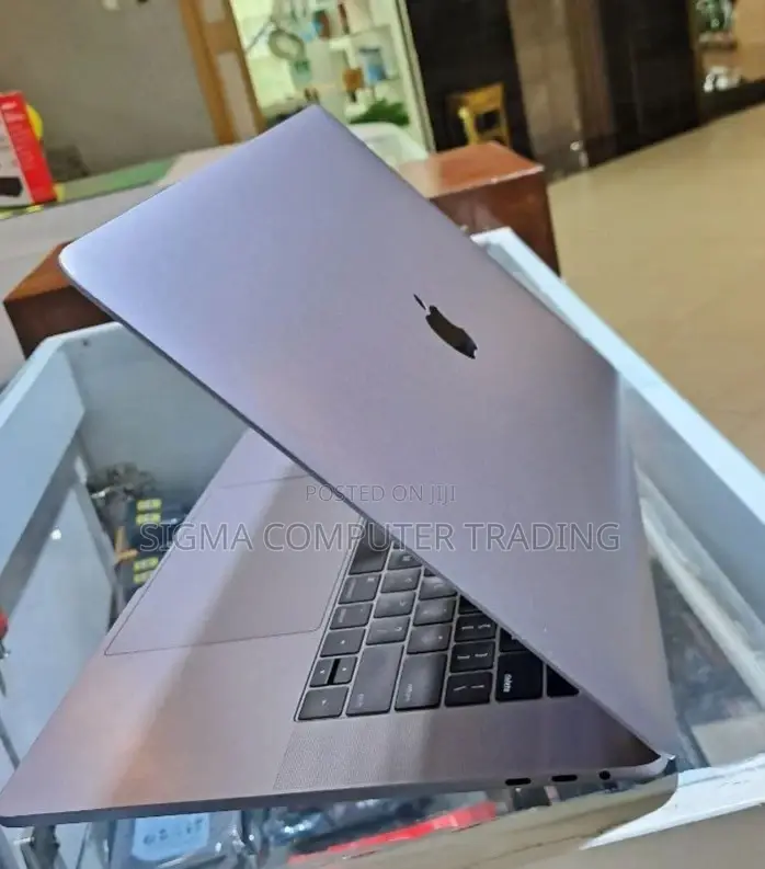 New Laptop Apple MacBook Pro 2017 16GB Intel Core I7 SSD 512GB