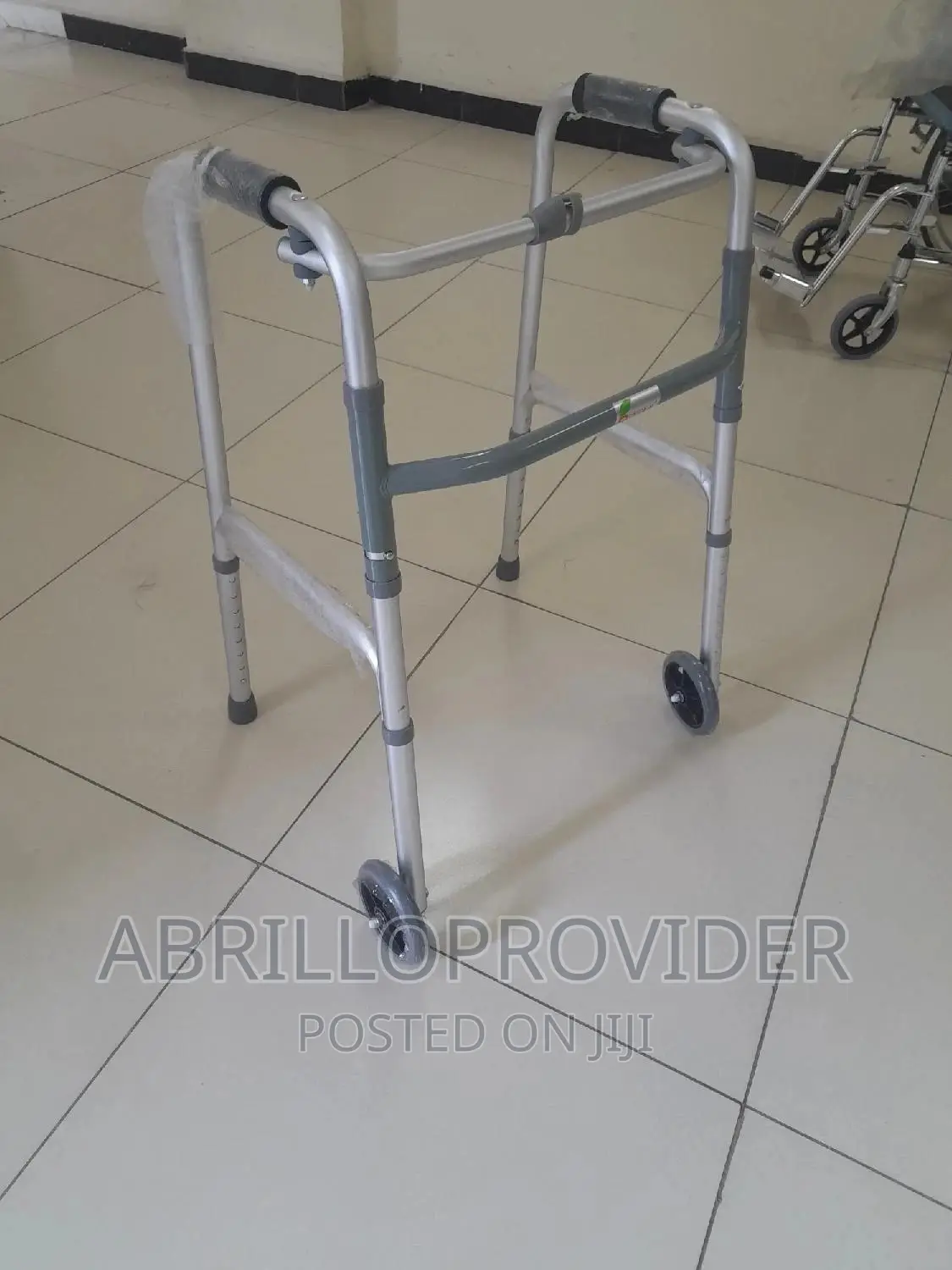 Adjustable Hight Walker With Wheel