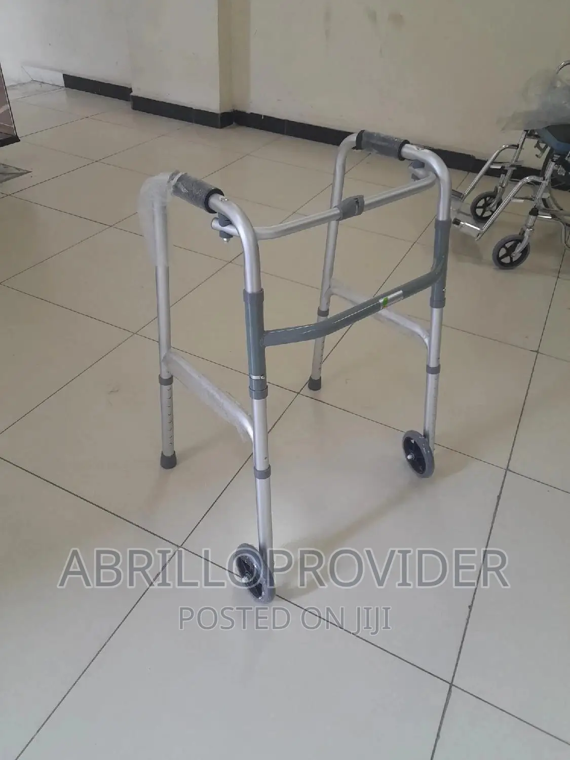 Adjustable Hight Walker With Wheel