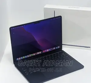 Photo - New Laptop Apple MacBook Air 2022 M2 8GB Apple M2 SSD 256GB