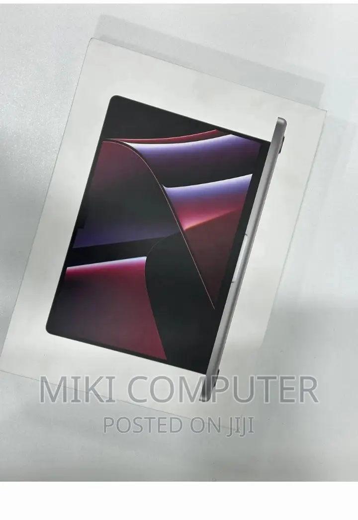 New Laptop Apple MacBook Pro 2022 M2 16GB SSD 512GB