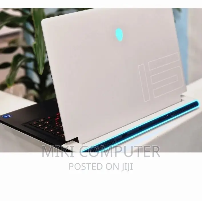 New Laptop Alienware M17x R2 16GB Intel Core I7 SSD 1T