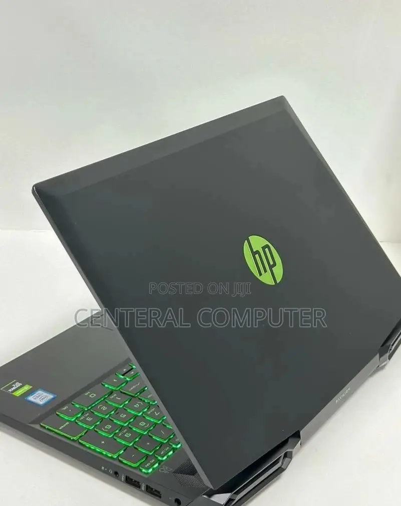 New Laptop HP Pavilion 17 8GB Intel Core I5 SSD 512GB
