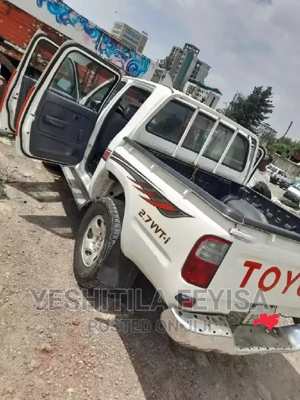 Toyota Corolla L 4-Speed Automatic 2013 White