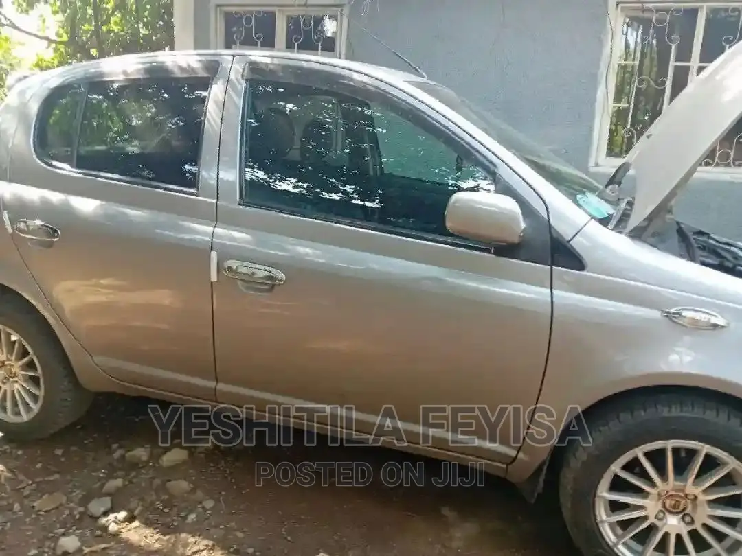 Toyota Corolla L 4-Speed Automatic 2013 White