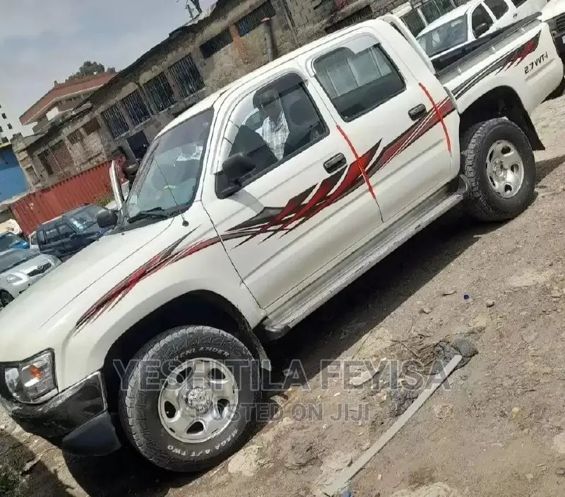 Toyota Corolla L 4-Speed Automatic 2013 White