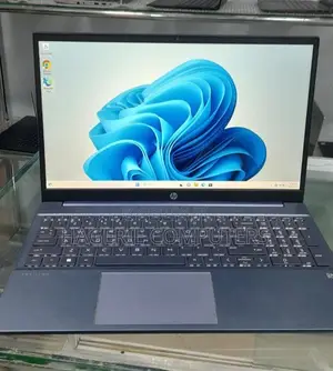 New Laptop HP Pavilion 15-Cs3063cl 8GB Intel Core I7 SSD 512GB