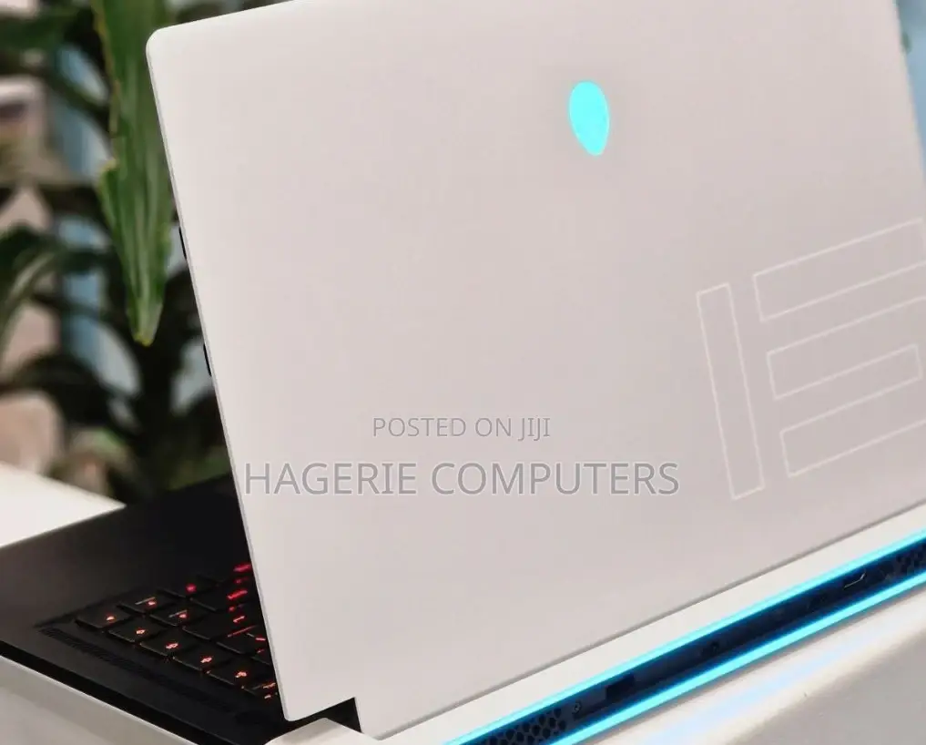 New Laptop Alienware M17x R2 16GB Intel Core I7 SSD 1T