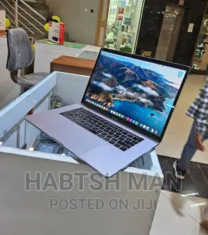 New Laptop Apple MacBook Pro 2017 16GB Intel Core I7 SSD 512GB