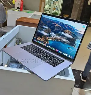 Photo - New Laptop Apple MacBook Pro 2017 16GB Intel Core i7 SSD 512GB