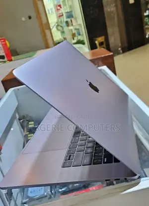 New Laptop Apple MacBook Pro 2017 16GB Intel Core i7 SSD 512GB