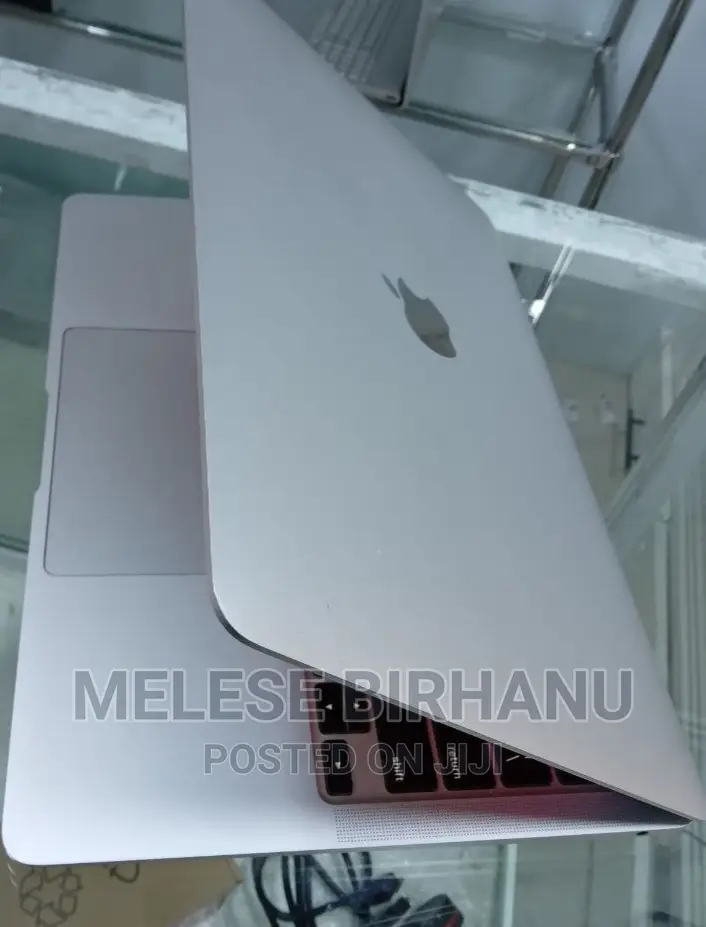 Laptop Apple MacBook Air 2020 8GB Intel Core i5 SSD 512GB