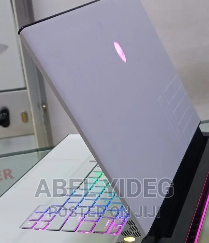 New Laptop Alienware M17x R2 16GB Intel Core i7 SSD 1T