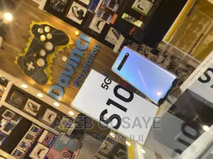 Photo - New Samsung Galaxy S10 5G 256 GB Gold