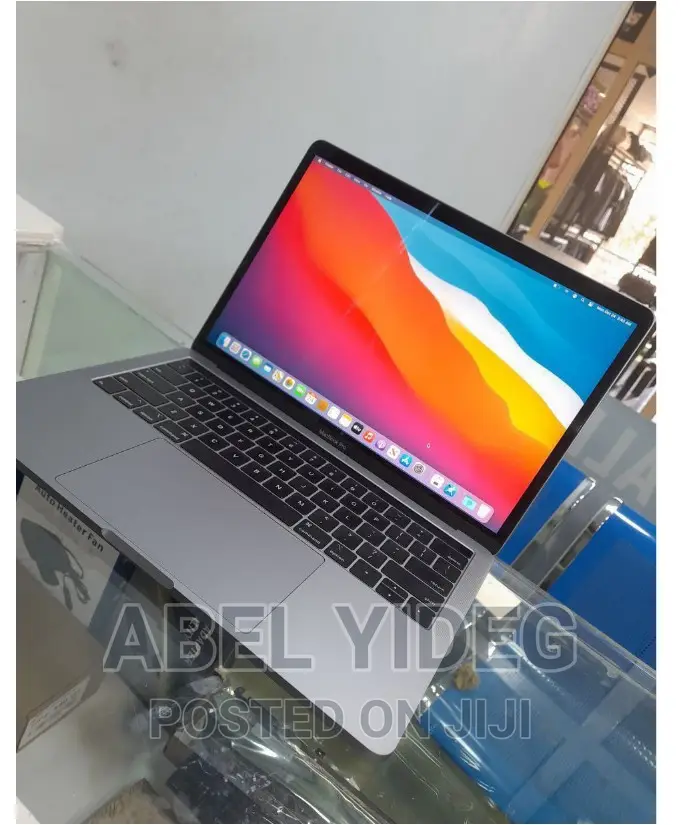 New Laptop Apple MacBook Pro 2020 8GB SSD 256GB